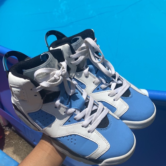 Baby blue Jordan retro 6’s - Picture 4 of 4